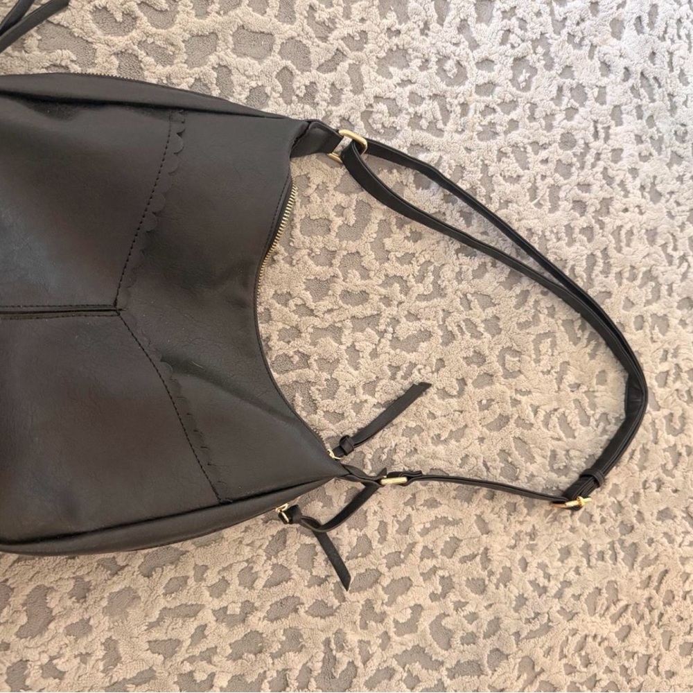 Elegant Black Leather Shoulder Bag